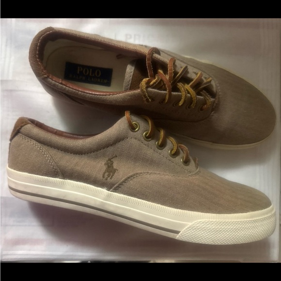 Sneakers - Picture 3 of 4